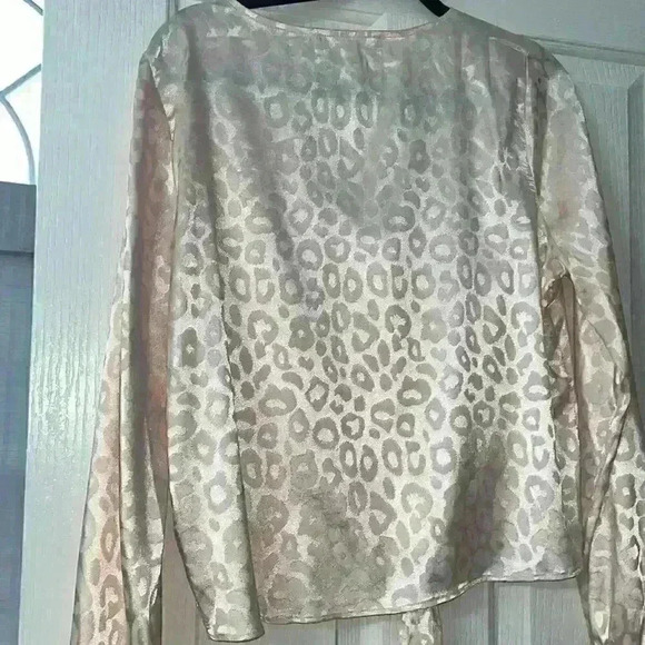 Vine and love cheetah print top - Picture 5 of 5
